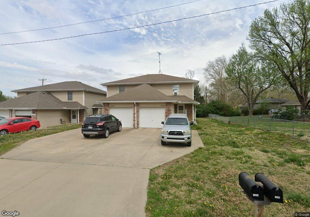 1254 SW Burnett Rd, Topeka, KS 66604 - photo 1