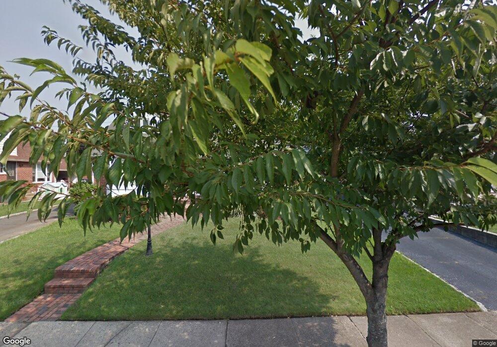 20 Tredwell Rd, Mineola, NY 11501 - photo 1