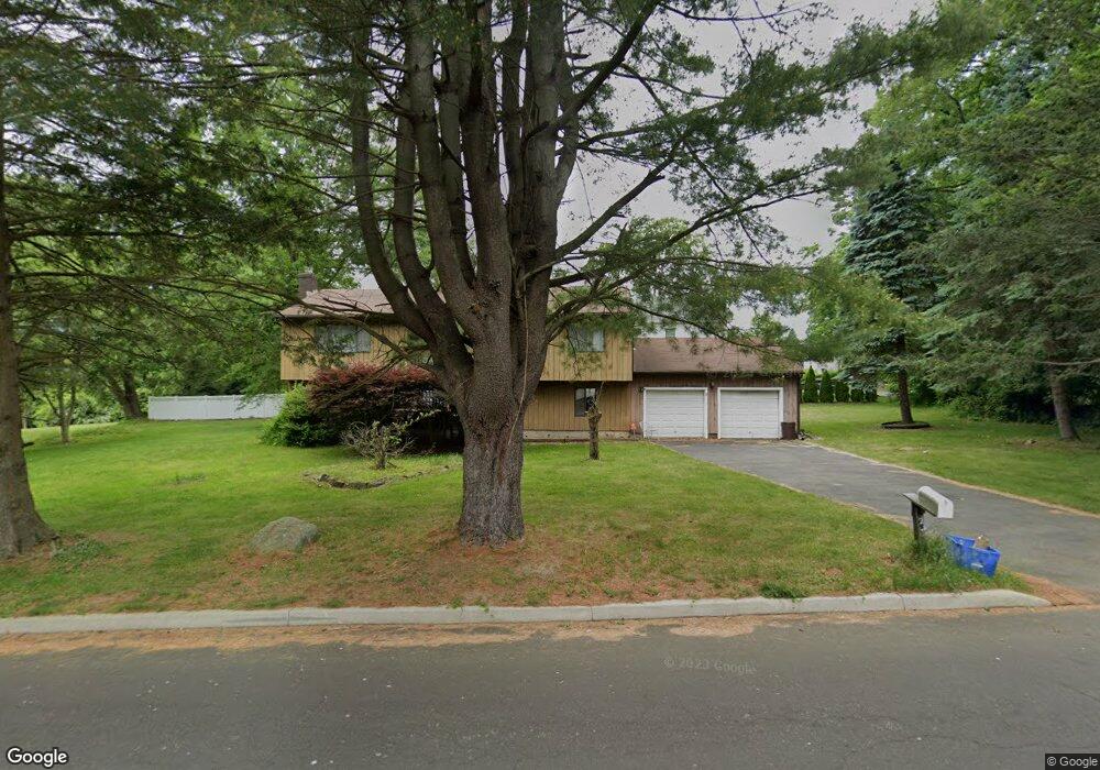 22 Lakeview Dr, Fairfield, CT 06825 - photo 1