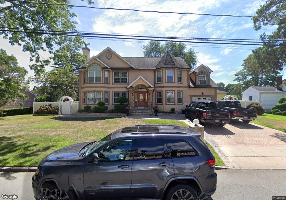 84 Paine St, Lindenhurst, NY 11757 - photo 1