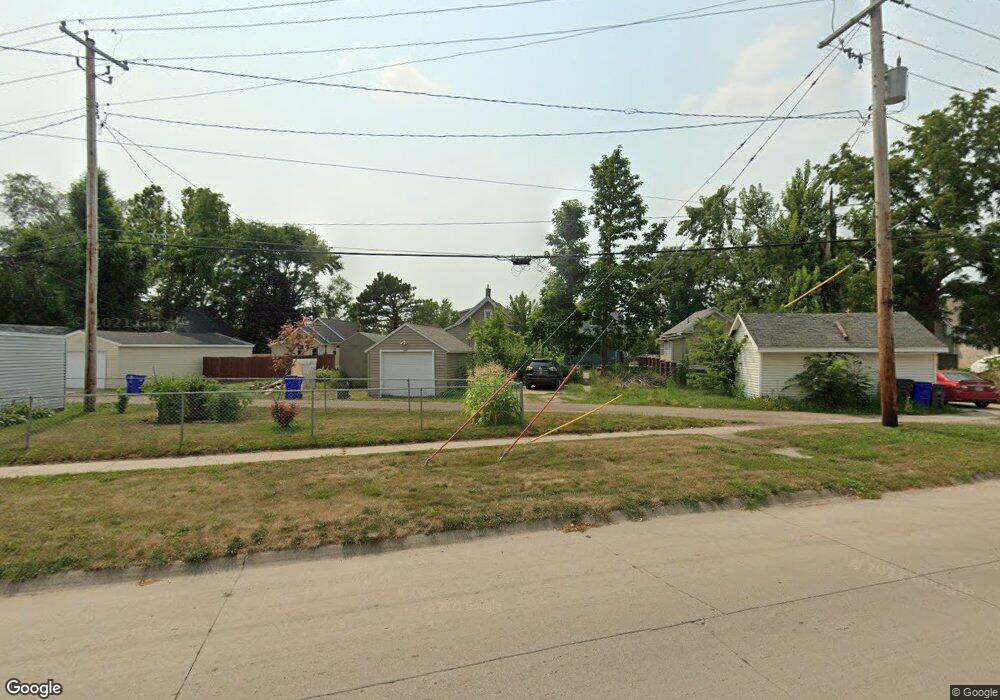 1209 K St SW, Cedar Rapids, IA 52404 - photo 1