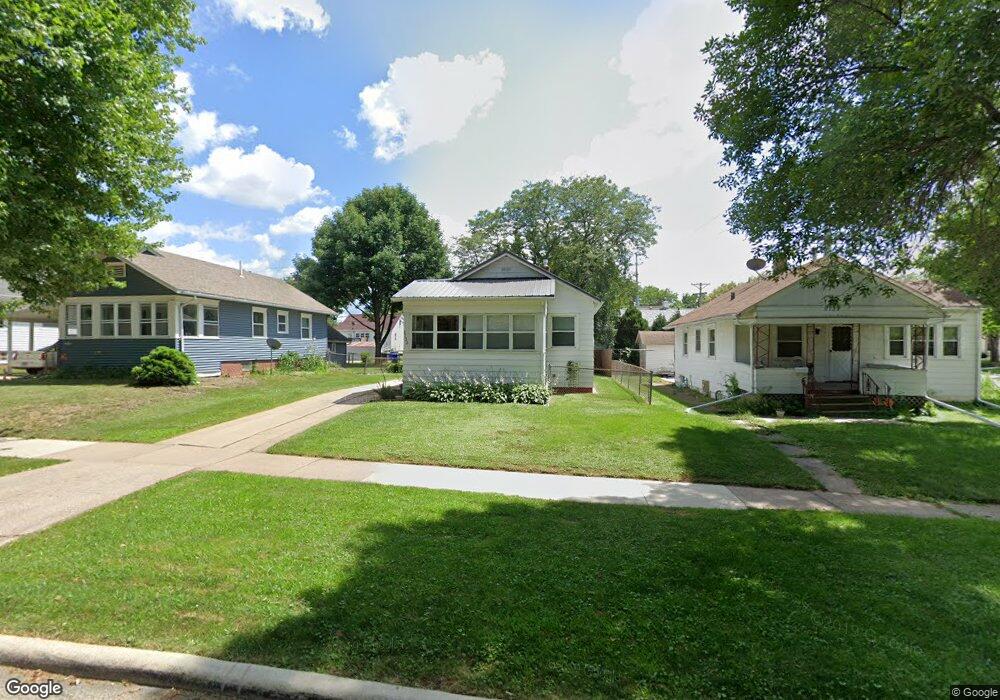 1733 Maple Dr NW, Cedar Rapids, IA 52405 - photo 1