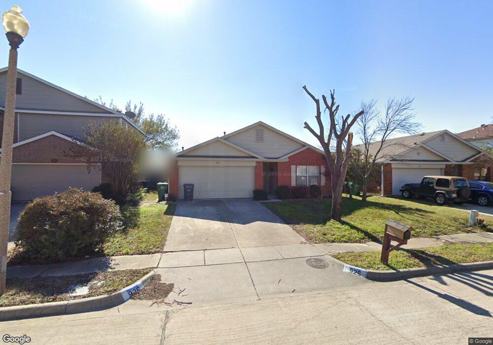 925 Beechwood Dr, Denton, TX 76210 - photo 1