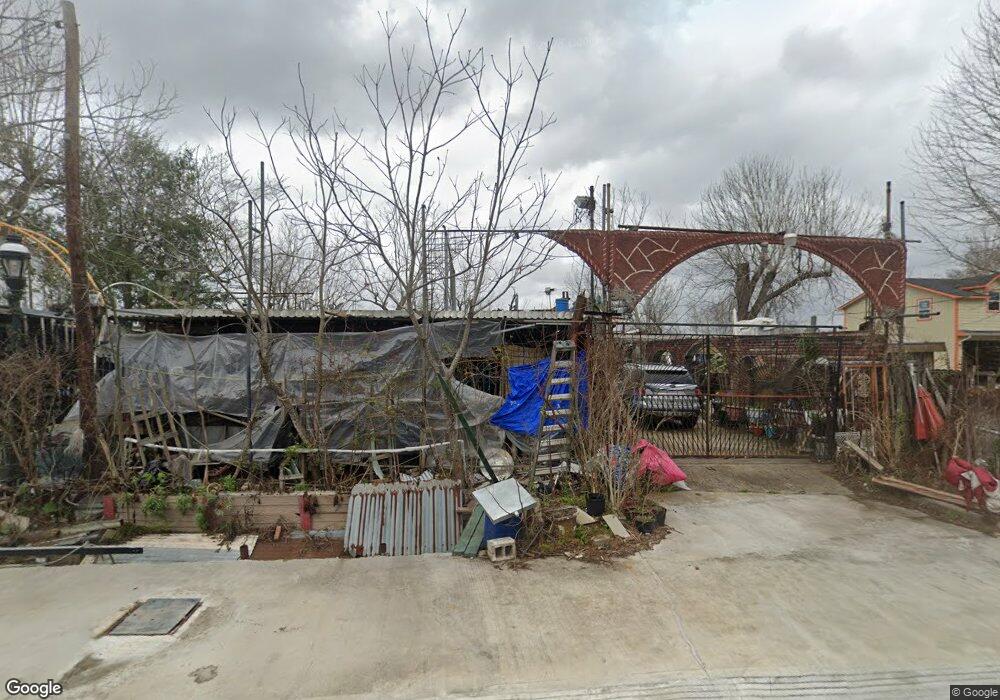 307 Lulac St, Alvin, TX 77511 - photo 1