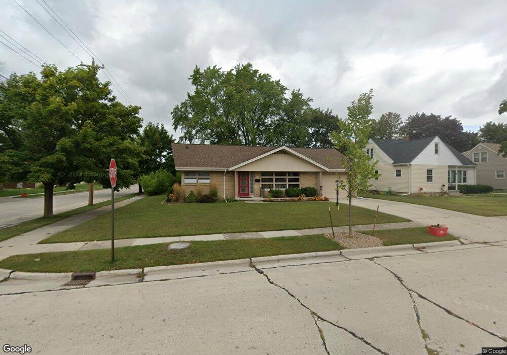 2034 Markham St, Manitowoc, WI 54220 - photo 1