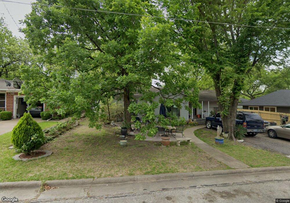 607 W Lake St, Ennis, TX 75119 - photo 1