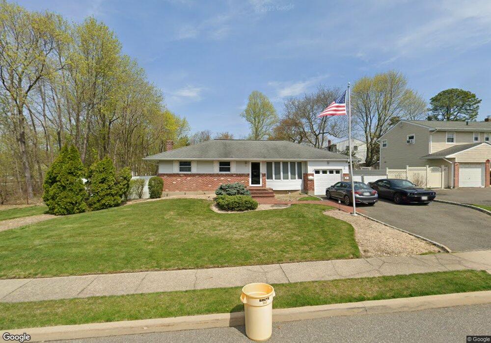 9 Havemeyer Ln, ComMacK, NY 11725 - photo 1