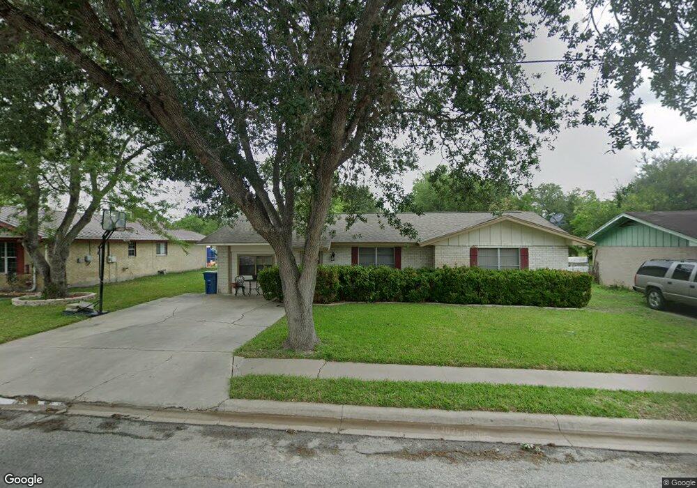 906 W Flournoy St, Beeville, TX 78102 - photo 1