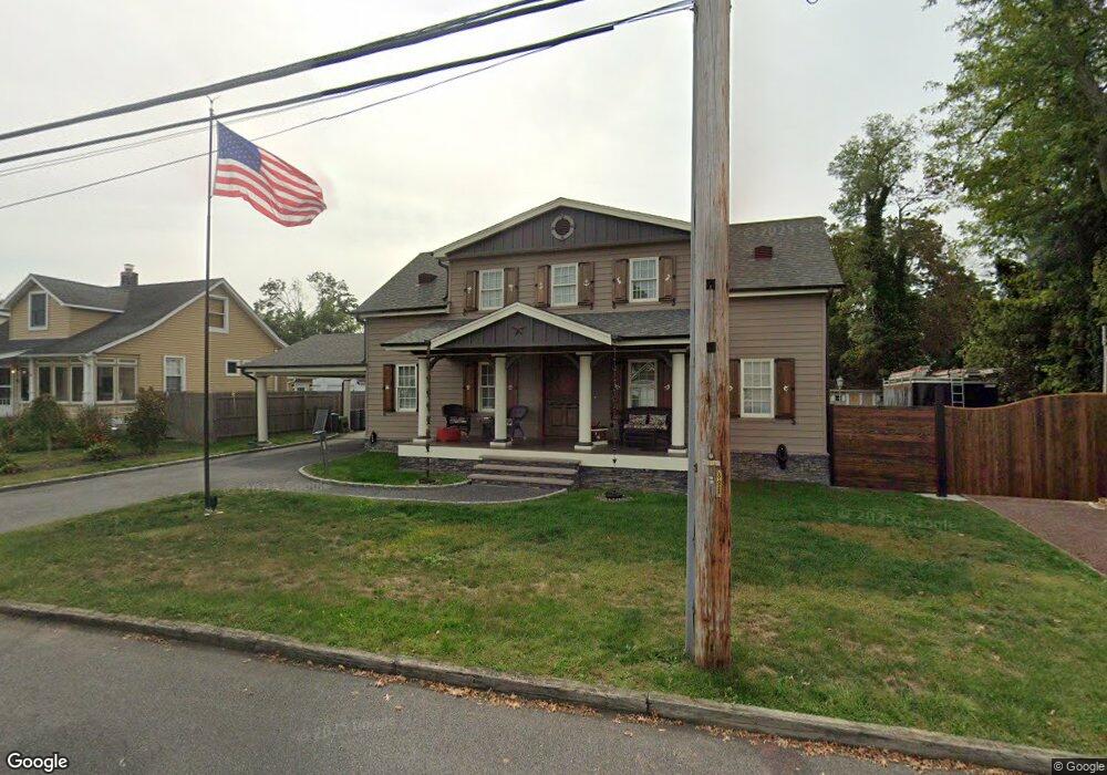 14 Hemlock St, Islip, NY 11751 - photo 1