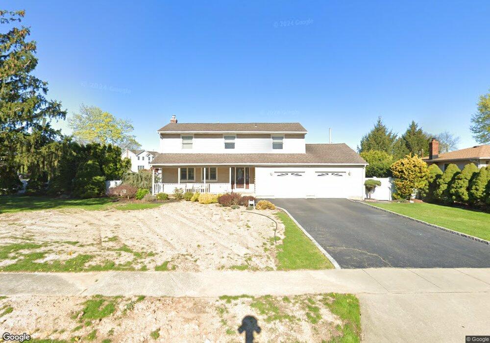 12 Algonquin Ln, ComMacK, NY 11725 - photo 1