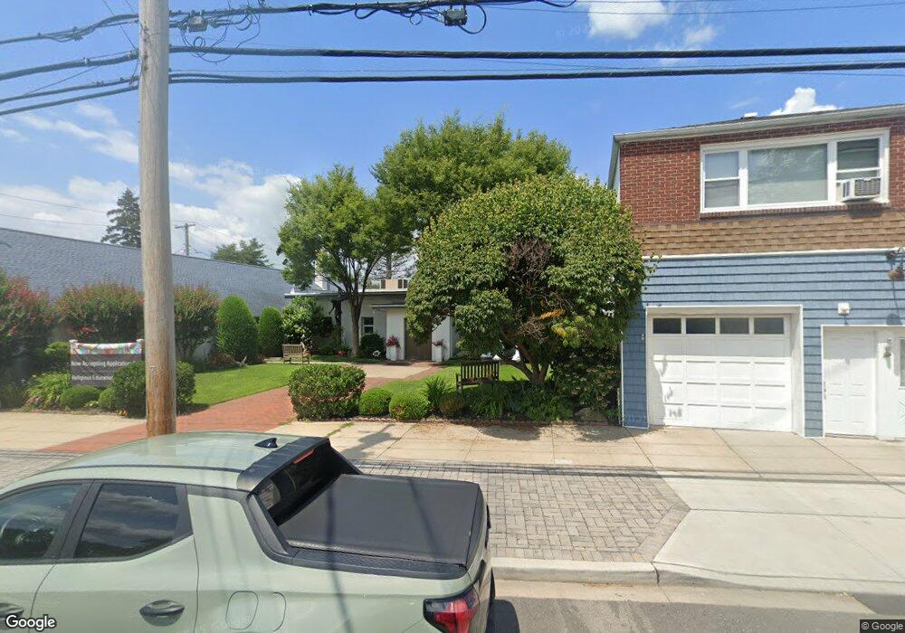 51 Manorhaven Blvd, Port Washington, NY 11050 - photo 1