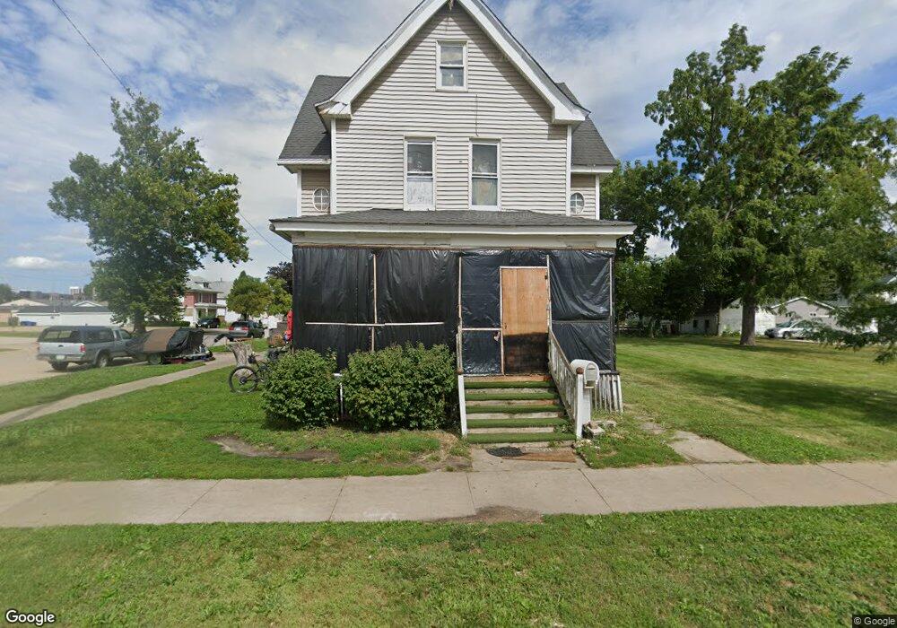 403 6th St SW, Cedar Rapids, IA 52404 - photo 1