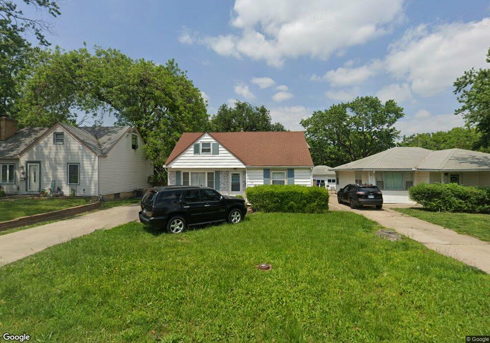 160 SW 27th St, Topeka, KS 66611 - photo 1