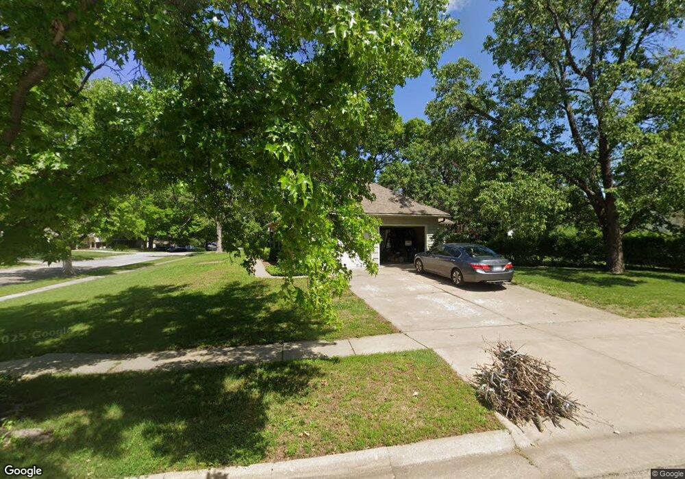 1721 SW 30th St, Topeka, KS 66611 - photo 1