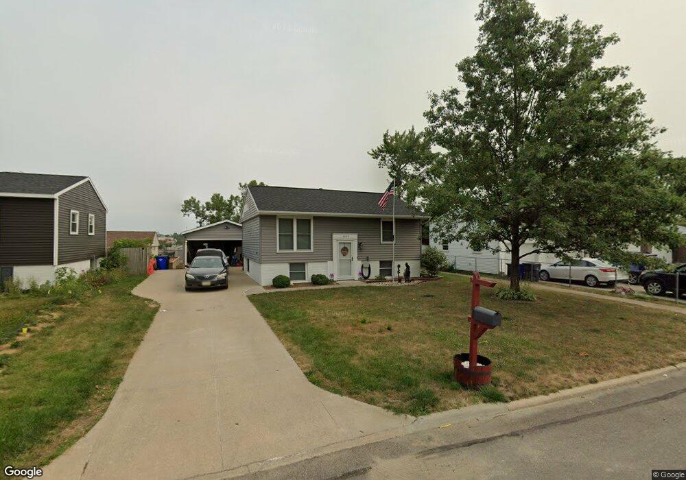 3202 Carriage Dr SW, Cedar Rapids, IA 52404 - photo 1