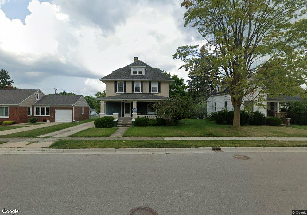 403 E Irwin St, Bad Axe, MI 48413 - photo 1