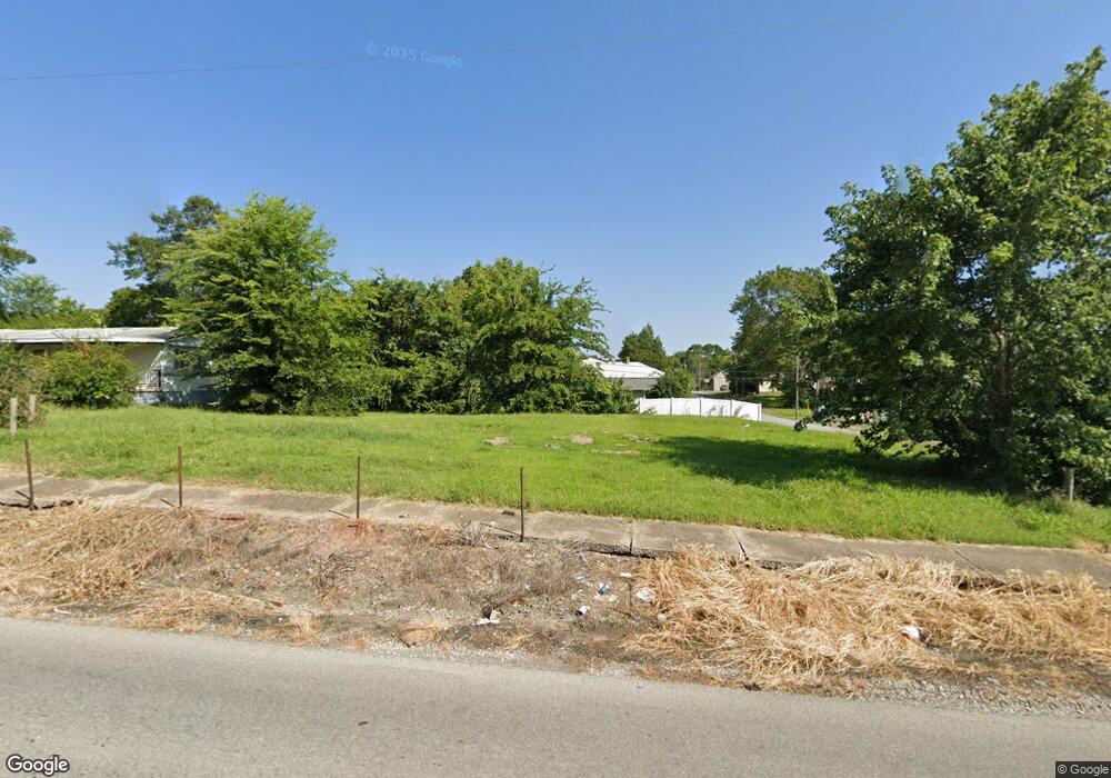 902 W Barnett St, Harrisburg, IL 62946 - photo 1