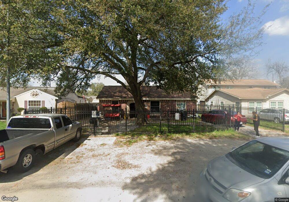 57 Penway St, Houston, TX 77022 - photo 1