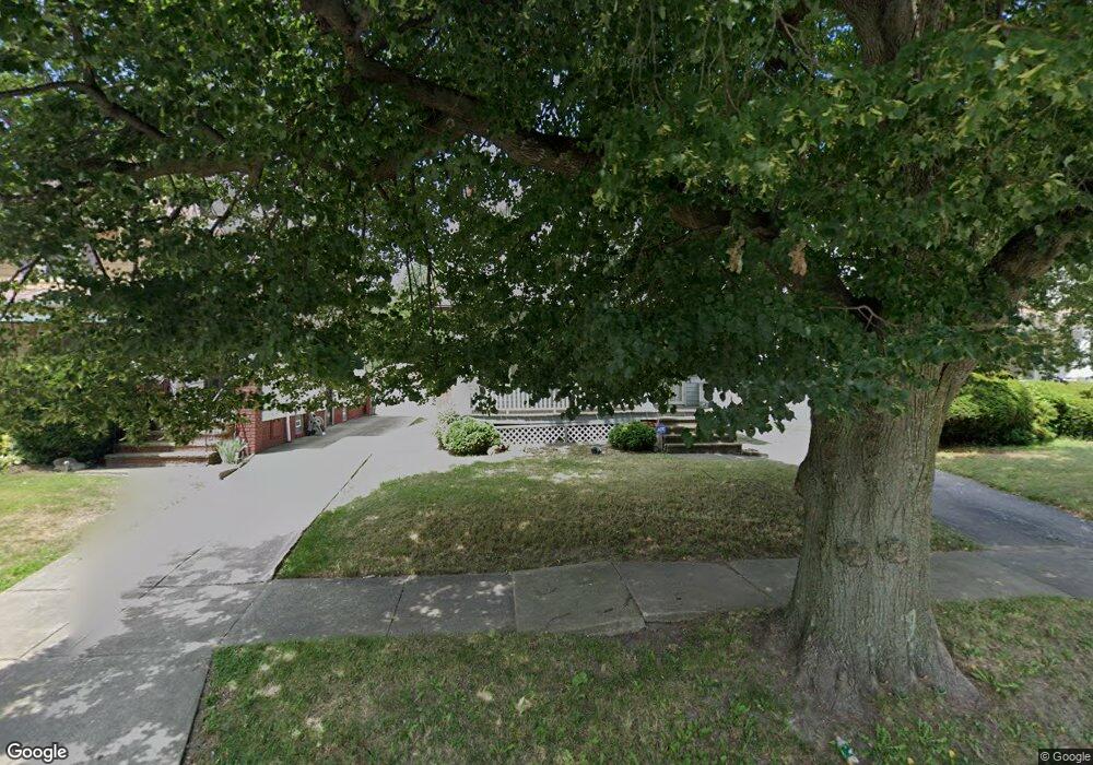 860 Helmsdale Rd, Cleveland, OH 44112 - photo 1