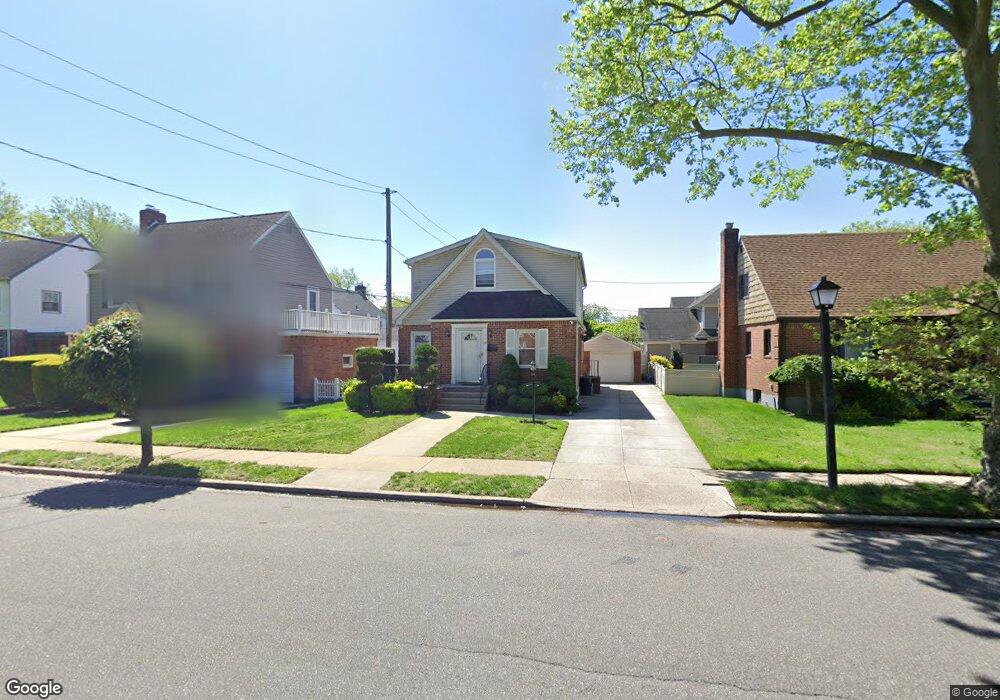 27 Maple Dr W, New Hyde Park, NY 11040 - photo 1