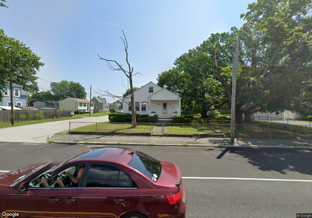 662 Oakland Beach Ave, Warwick, RI 02889 - photo 1