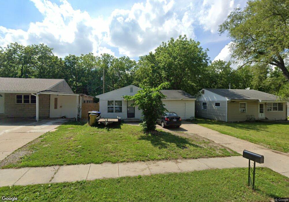 3205 SE Irvingham St, Topeka, KS 66605 - photo 1