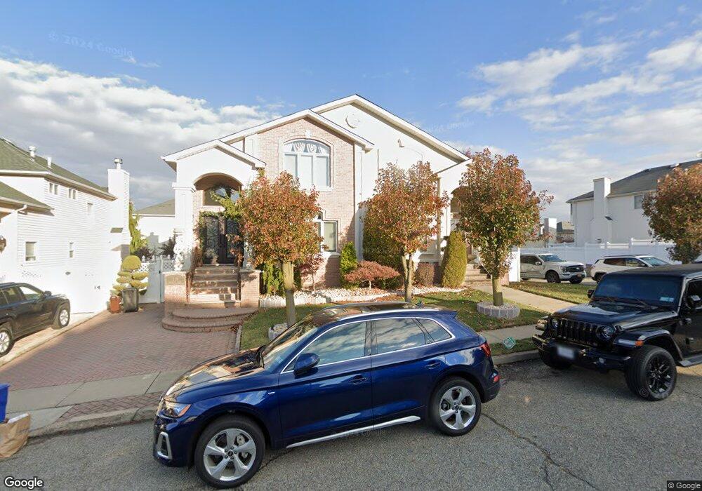 115 Covington Cir, Staten Island, NY 10312 - photo 1