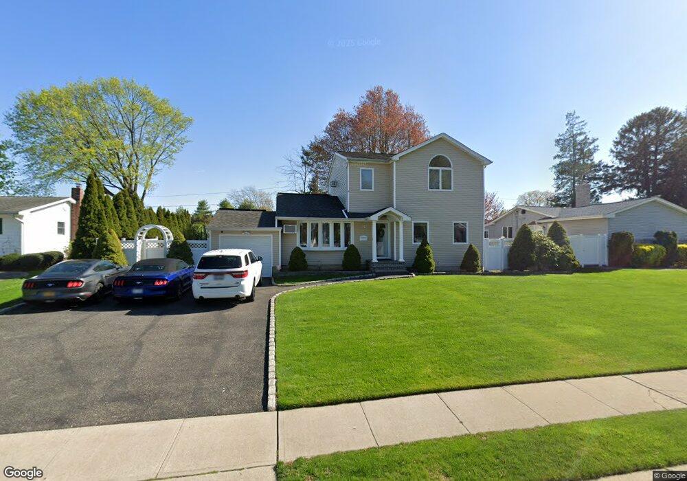 36 Havemeyer Ln, ComMacK, NY 11725 - photo 1