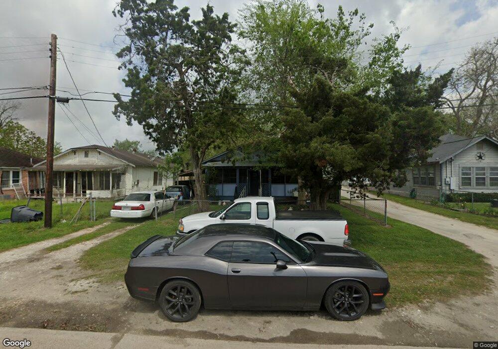 2509 9th St, Bay City, TX 77414 - photo 1