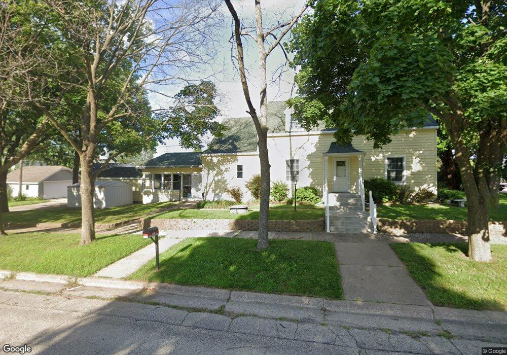 102 N Walnut St, La Crescent, MN 55947 - photo 1