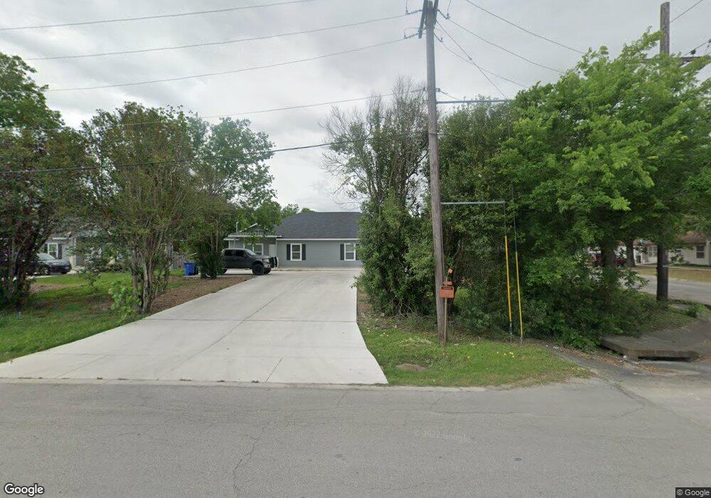 901 E Seideman St, Seguin, TX 78155 - photo 1