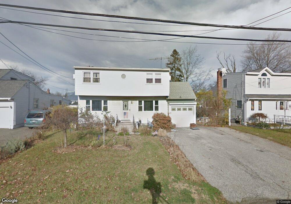 370 30th St, Lindenhurst, NY 11757 - photo 1