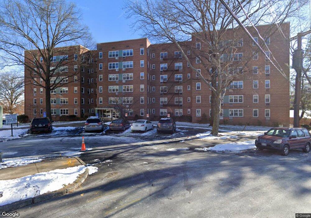 Tudor Woods unit 6G, Yonkers, NY 10703 - photo 1