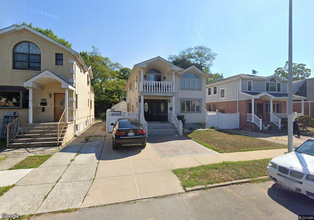 5815 192nd St, Fresh Meadows, NY 11365 - photo 1