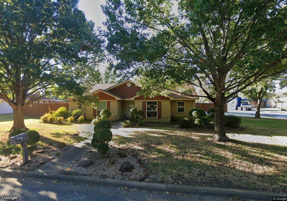 713 Springwood Dr, Hurst, TX 76054 - photo 1