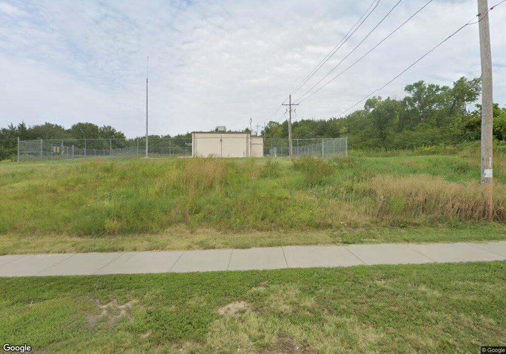 5330 SW Fairlawn Rd, Topeka, KS 66610 - photo 1