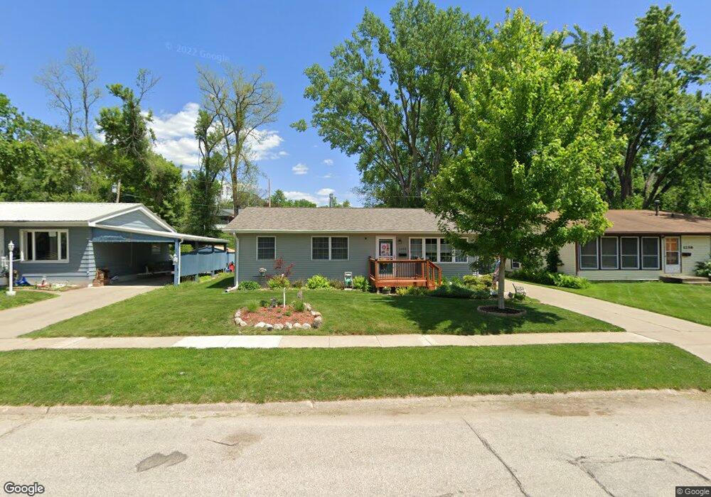 1252 38th St SE, Cedar Rapids, IA 52403 - photo 1