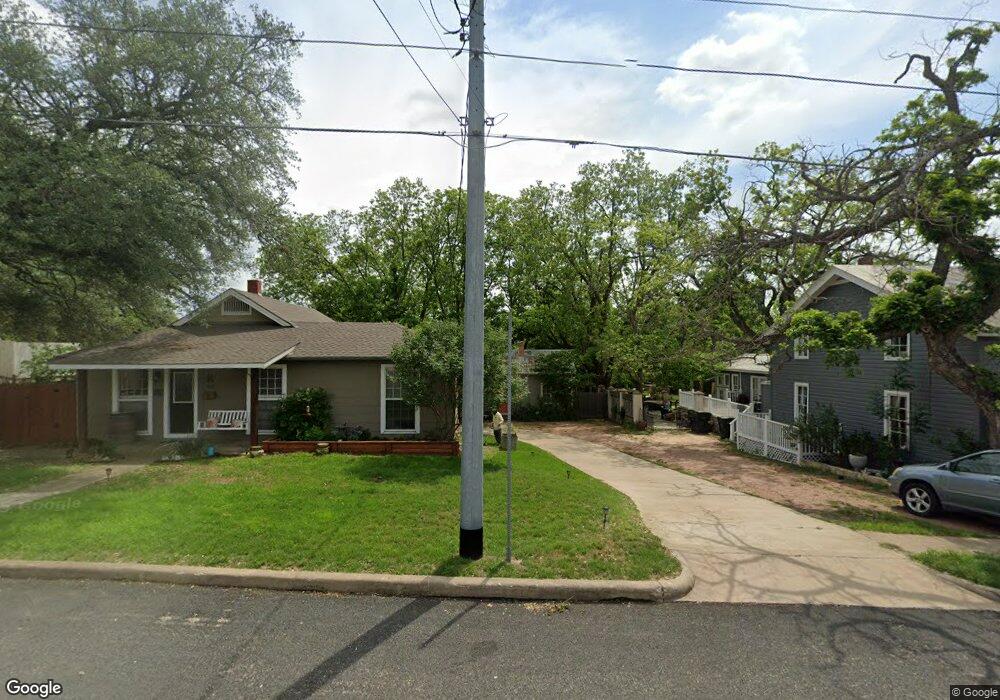 413 1/2 W San Antonio St, Fredericksburg, TX 78624 - photo 1