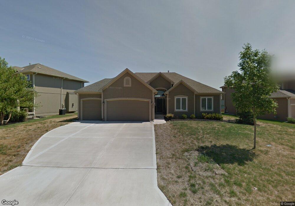 5955 Theden St, Shawnee, KS 66218 - photo 1