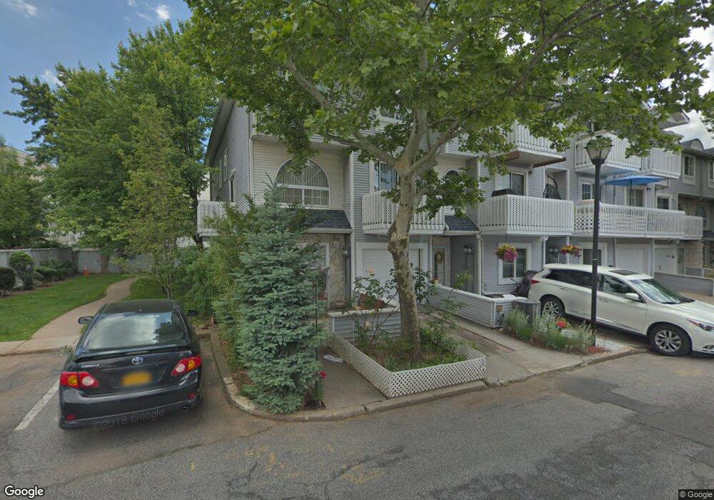 71 Country Dr E unit A, Staten Island, NY 10314 - photo 1
