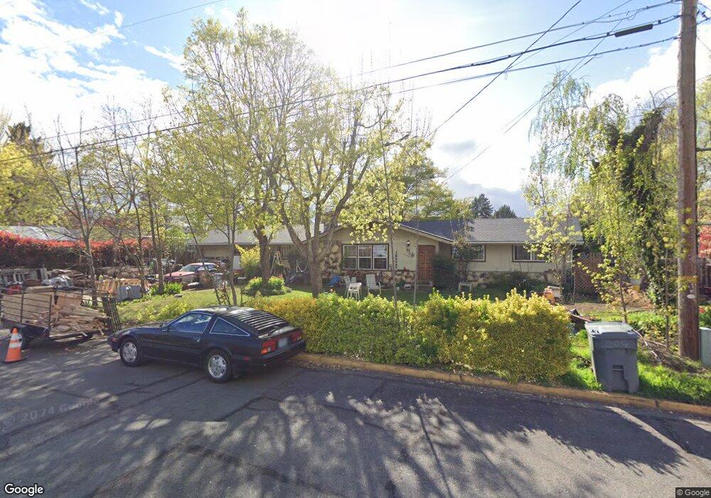 1304 SE Gene Ln, Grants Pass, OR 97526 - photo 1