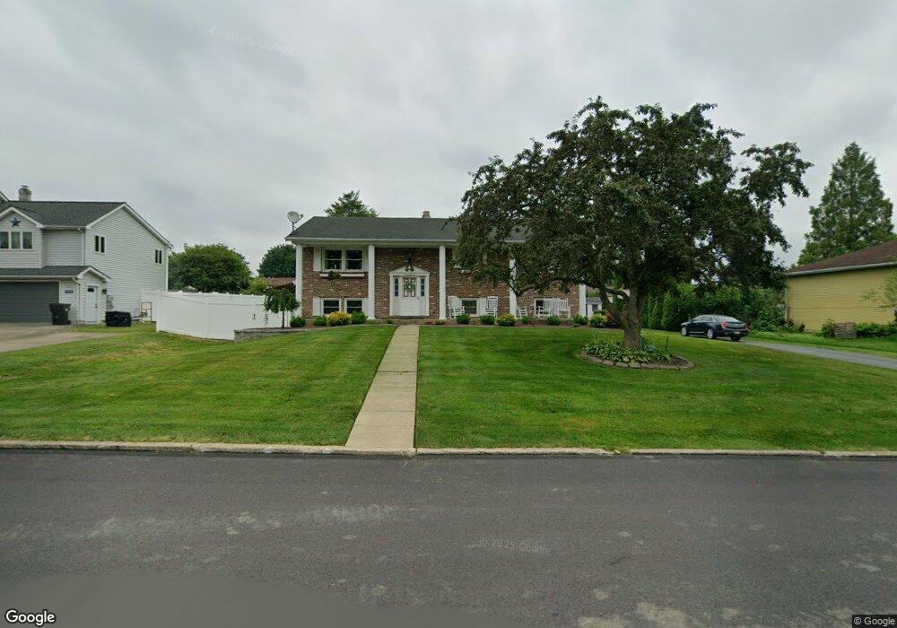 7562 Richard Ln, Bath, PA 18014 - photo 1