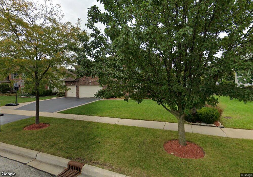 172 Johnson Woods Dr, Batavia, IL 60510 - photo 1