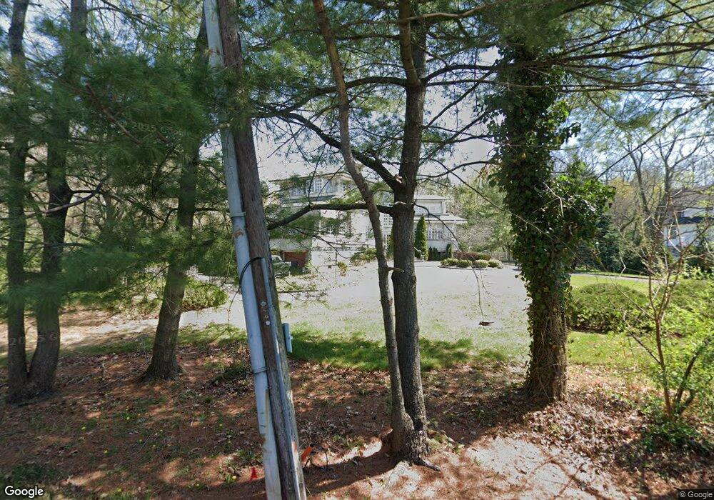 4 Half Moon Ln, Port Washington, NY 11050 - photo 1