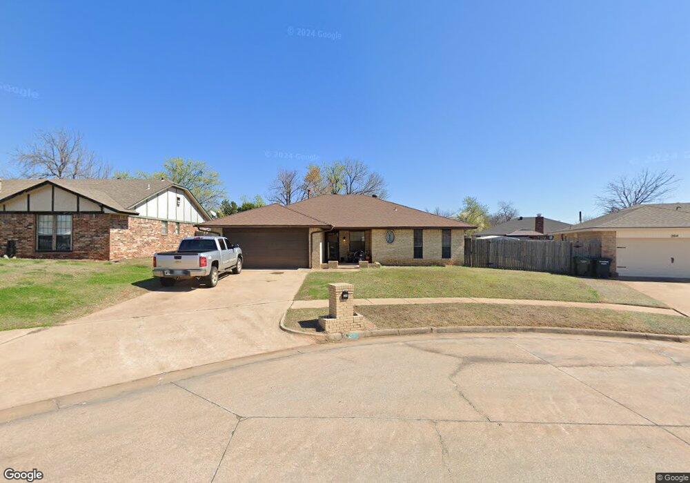 208 Red Oak Cir, Moore, OK 73160 - photo 1
