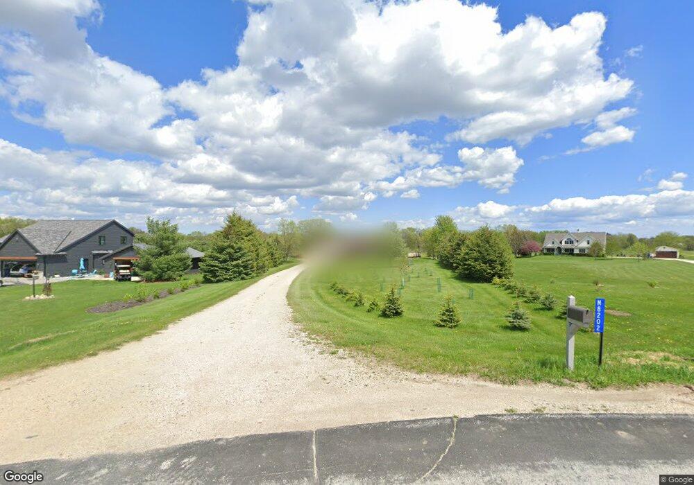 8202 Broadview Ln, Kewaskum, WI 53040 - photo 1