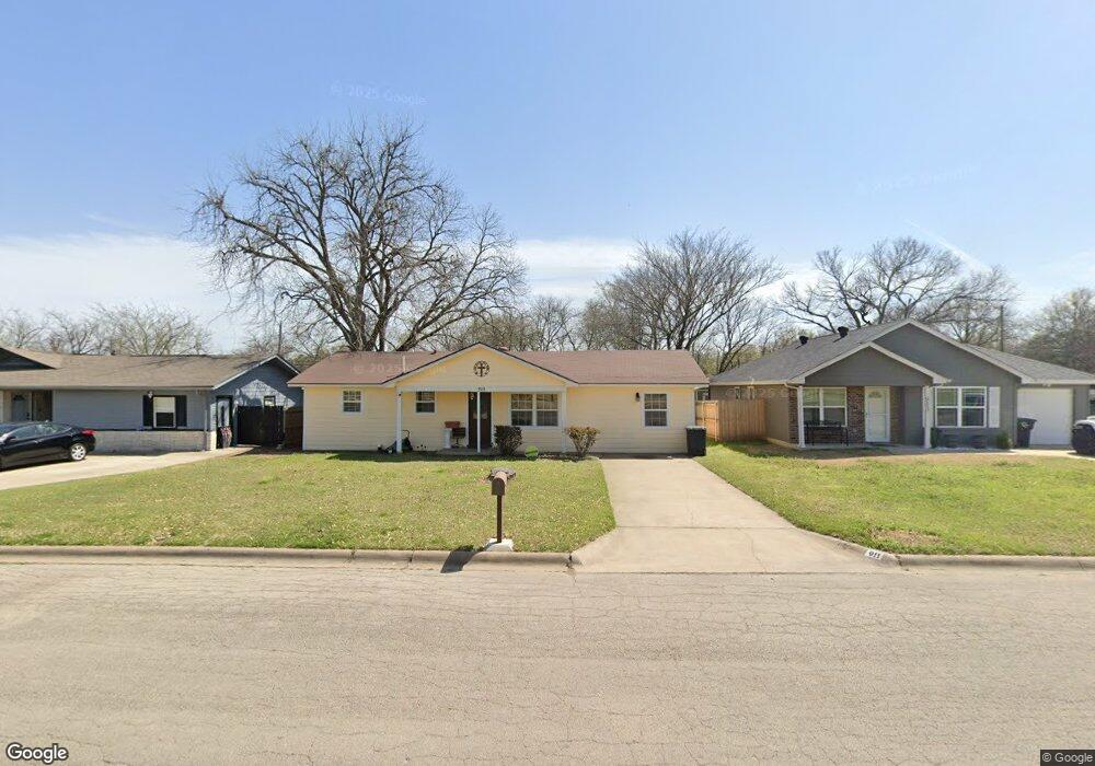 911 Phillips St, Cleburne, TX 76033 - photo 1