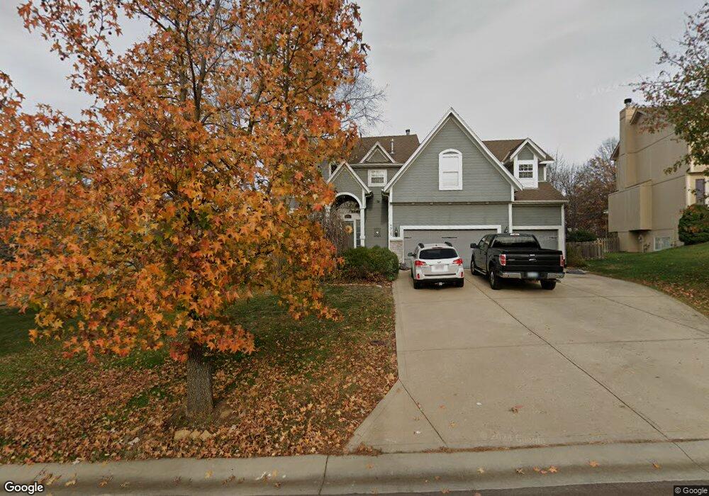 4915 Hilltop Dr, Shawnee, KS 66226 - photo 1