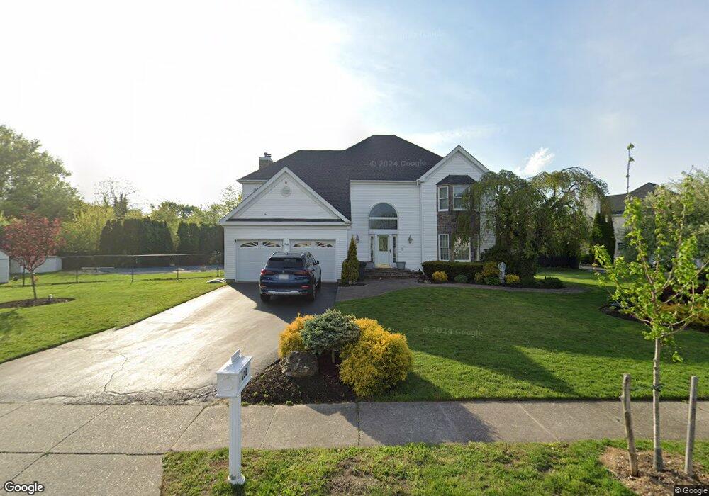 138 Hayrick Ln, ComMacK, NY 11725 - photo 1