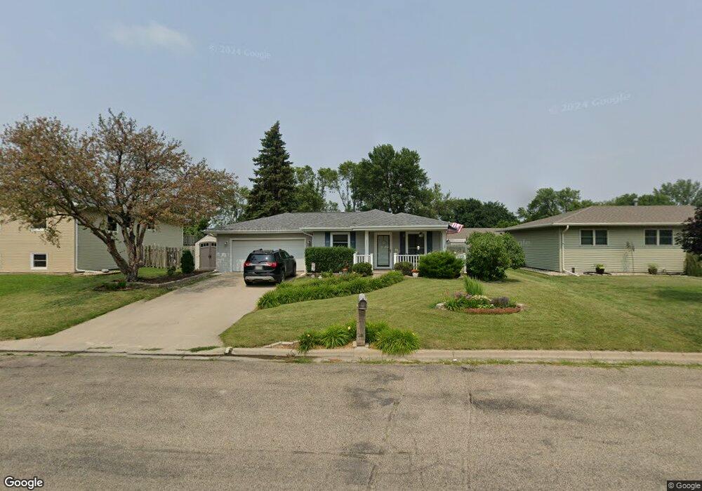 817 16th St NE, Jamestown, ND 58401 - photo 1